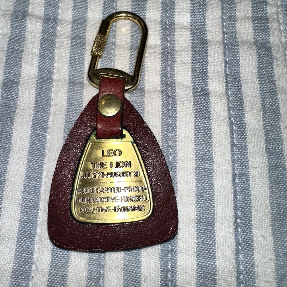 Vintage Leo Zodiac Keychain Burgundy Leather Brass Lion Astrology Key Ring Gold - Picture 2 of 4